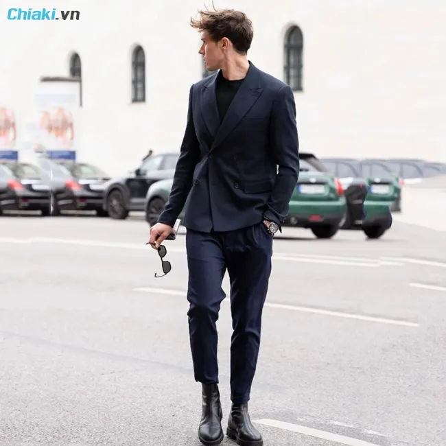 Phối gi&agrave;y cổ cao nam với bộ suit