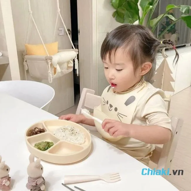 Sử dụng khay ăn dặm tiện lợi cho mẹ