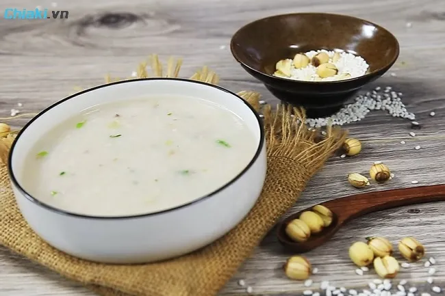 Ch&aacute;o hạt sen&nbsp;hỗ trợ gi&uacute;p b&eacute; ngủ ngon v&agrave; s&acirc;u giấc hơn