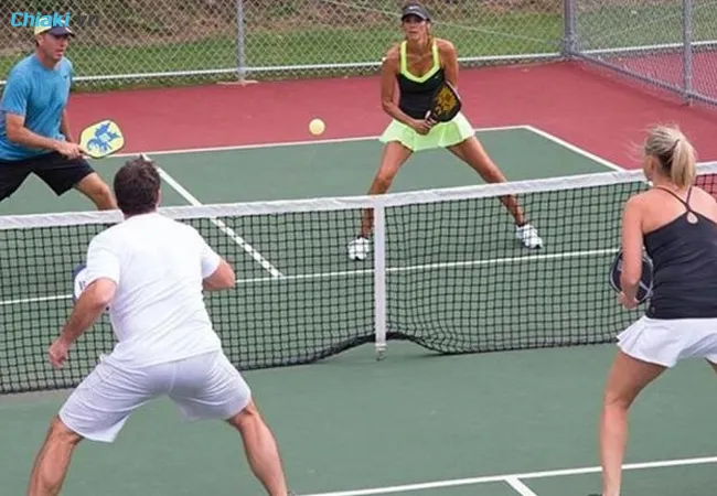 kỹ thuật chơi Pickleball đ&aacute;nh b&oacute;ng nhanh