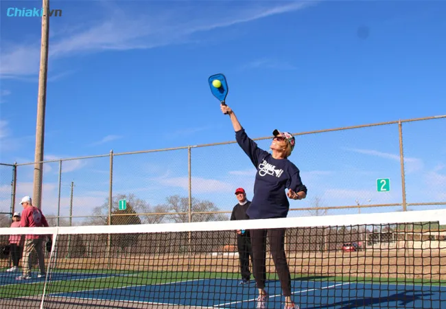 kỹ thuật chơi Pickleball Overhead Smash