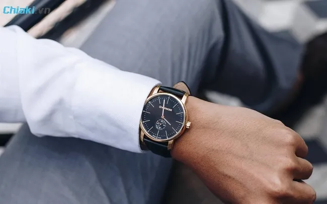 Kết hợp th&ecirc;m đồng hồ lịch l&atilde;m, nam t&iacute;nh