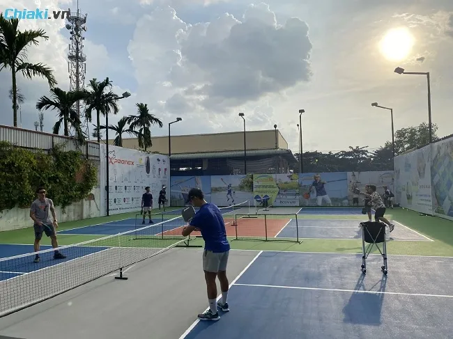 M&ocirc;i trường s&acirc;n pickleball ngo&agrave;i trời cần thi đấu tốc độ v&agrave; chuy&ecirc;n nghiệp hơn