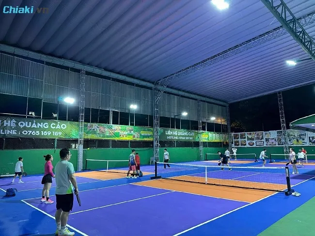 M&ocirc;i trường s&acirc;n pickleball trong nh&agrave; ổn định