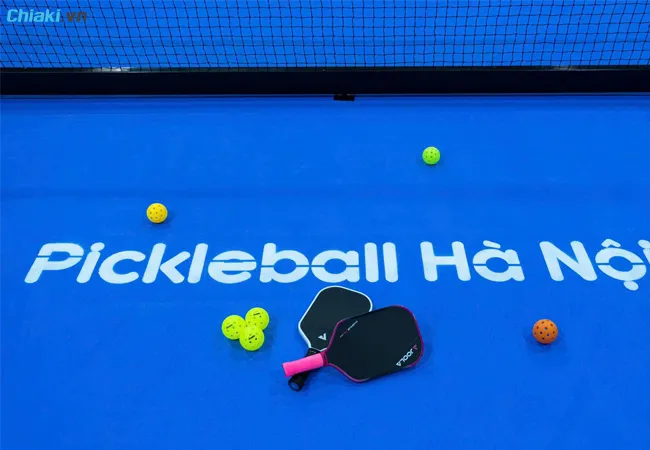 s&acirc;n pickleball Ho&agrave;ng Quốc Việt c&oacute; mặt s&acirc;n chất lượng cao