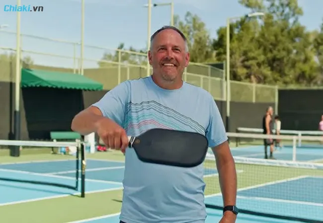 X&aacute;c định k&iacute;ch cỡ tay trước khi quấn c&aacute;n vợt pickleball