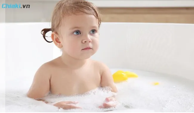 C&aacute;ch chọn dầu gội l&agrave;nh t&iacute;nh cho trẻ