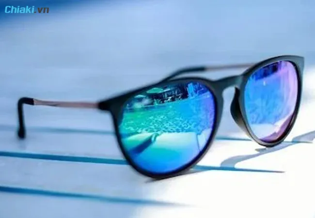C&aacute;ch nhận biết k&iacute;nh ph&acirc;n cực polarized