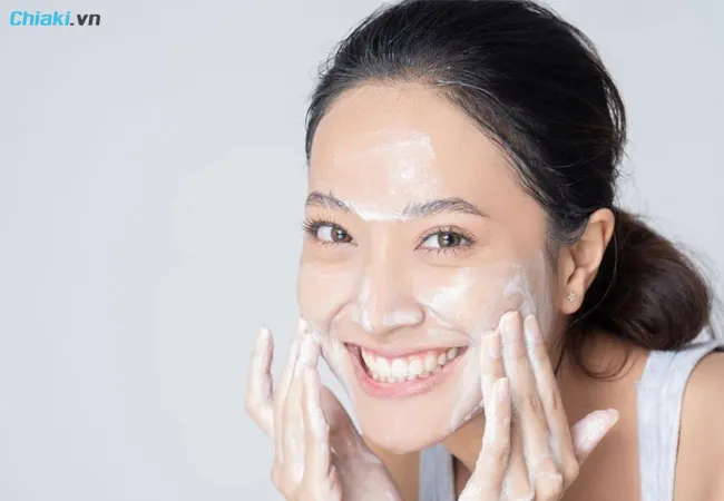 ưu điểm của sữa rửa mặt trị mụn ẩn đối với l&agrave;n da