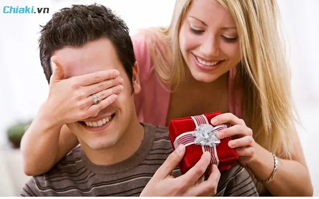 M&oacute;n qu&agrave; Valentine cho ch&agrave;ng theo từng giai đoạn t&igrave;nh y&ecirc;u