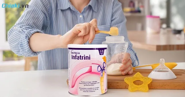 C&aacute;ch pha sữa Infatrini chuẩn tại nh&agrave; với nhiệt độ nước 40 độ C