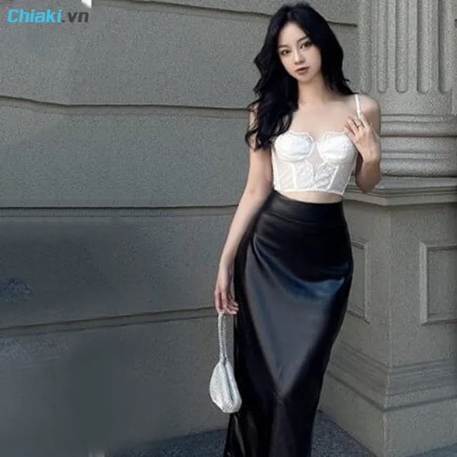 Ch&acirc;n v&aacute;y da kết hợp với &aacute;o hai d&acirc;y