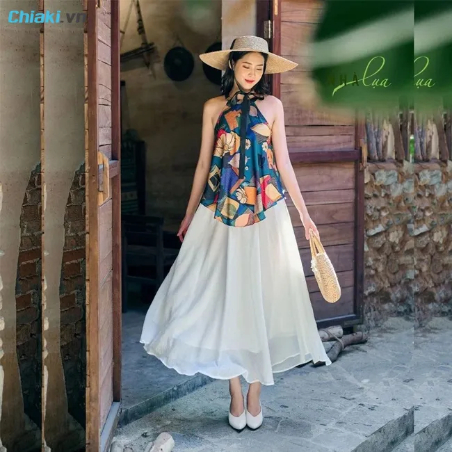 Mix ch&acirc;n v&aacute;y voan với &aacute;o yếm