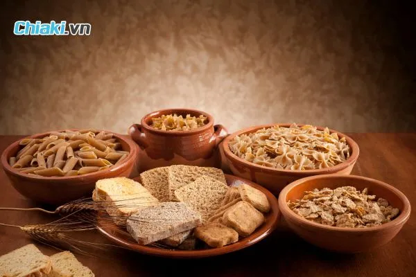 Ngũ cốc nguy&ecirc;n c&aacute;m gi&agrave;u sắt, vitamin nh&oacute;m B v&agrave; năng lượng, hỗ trợ ph&aacute;t triển đều cho b&eacute;.