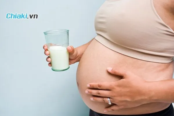 Uống canxi c&oacute; g&acirc;y t&aacute;o b&oacute;n kh&ocirc;ng?