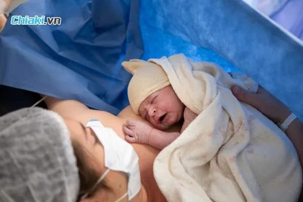 Trẻ sinh mổ n&ecirc;n chọn sữa chuy&ecirc;n biệt bởi hệ ti&ecirc;u h&oacute;a v&agrave; miễn dịch yếu hơn trẻ sinh thường