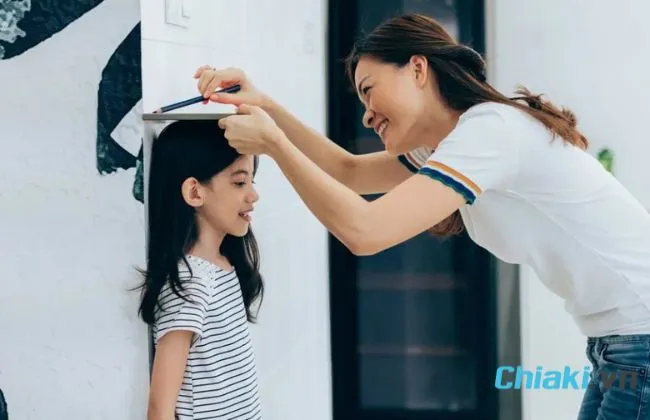 B&eacute; g&aacute;i tăng chiều cao nhanh nhất v&agrave;o giai đoạn n&agrave;o