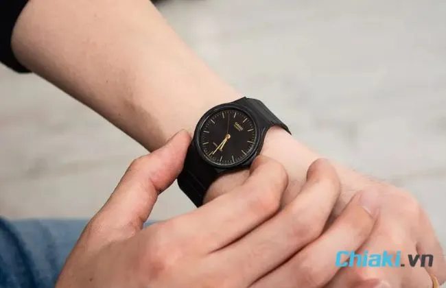 Đồng hồ nam đẹp dưới 1 triệu Casio MQ24-1E Resin