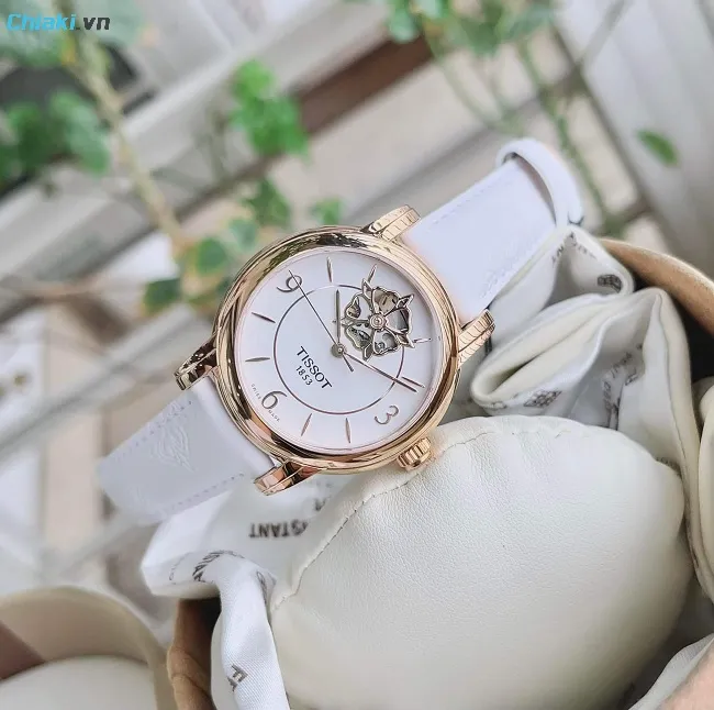 Đồng hồ Tissot nữ đẹp Lady Heart được tạo h&igrave;nh b&ocirc;ng hoa tinh xảo tại vị tr&iacute; 12 giờ
