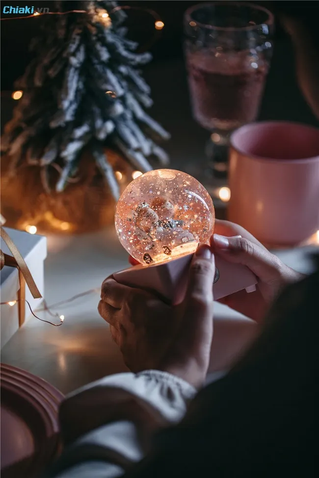 Hộp nhạc quả cầu tuyết l&agrave; m&oacute;n qu&agrave; kỷ niệm mang đậm kh&ocirc;ng kh&iacute; Gi&aacute;ng sinh