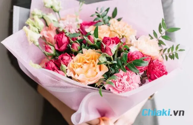 Hoa tươi v&agrave; thiệp - Qu&agrave; 8/3 cho vợ