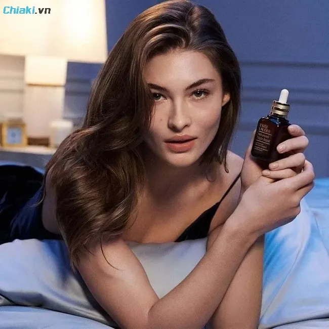 Serum cải thiện l&atilde;o h&oacute;a Estee Lauder Advanced Night Repair l&agrave; m&oacute;n qu&agrave; chất lượng cho mẹ tuổi trung ni&ecirc;n