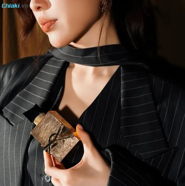Nước hoa YSL được nữ c&ocirc;ng sở y&ecirc;u th&iacute;ch nhờ m&ugrave;i hương sang trọng, tự tin v&agrave; quyến rũ