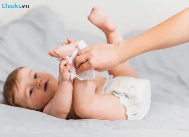 Chọn loại giấy l&agrave;m từ vải kh&ocirc;ng dệt (Non-woven fabric) hoặc c&oacute; pha cotton để sử dụng cho b&eacute;