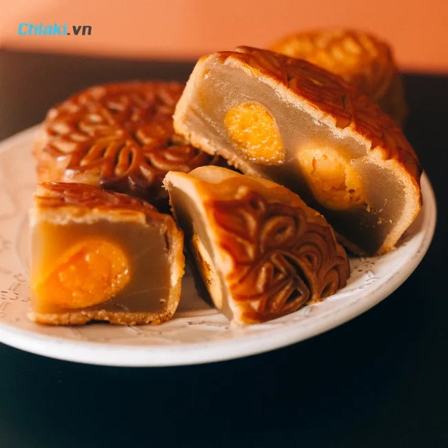 B&aacute;nh Trung Thu truyền thống l&agrave; lựa chọn an to&agrave;n để tặng bạn th&acirc;n m&ugrave;a trăng tr&ograve;n