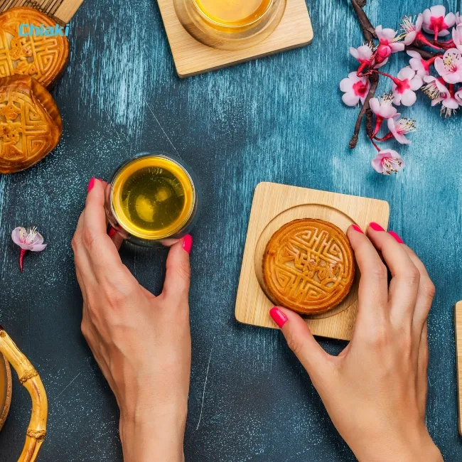 Qu&agrave; Trung Thu cho bạn th&acirc;n nam n&ecirc;n chọn m&oacute;n qu&agrave; thực tế