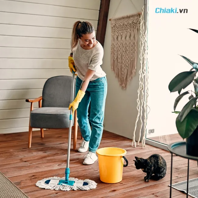 Vệ sinh nh&agrave; cửa, giữ kh&ocirc; r&aacute;o khu vực bếp v&agrave; nh&agrave; tắm để diệt gi&aacute;n tận gốc