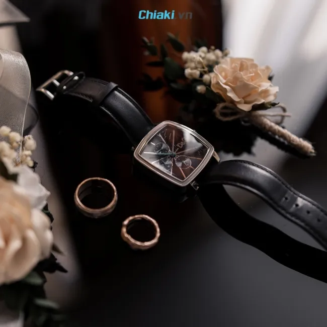 Đồng hồ l&agrave; m&oacute;n qu&agrave; cưới cho bạn th&acirc;n thể hiện sự gần gũi, sang trọng