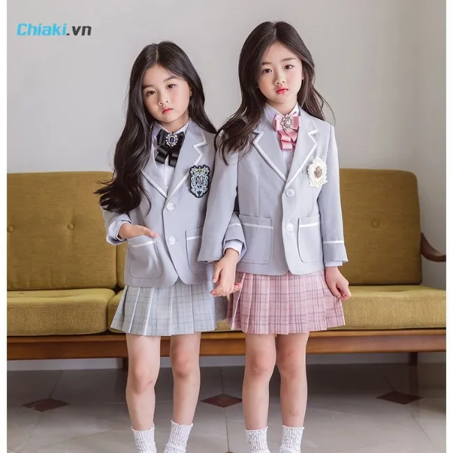 T&ecirc;n cho hai b&eacute; g&aacute;i th&ocirc;ng minh, s&aacute;ng suốt