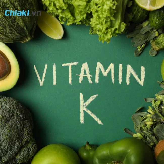 Vitamin K2 lại tham gia điều h&ograve;a qu&aacute; tr&igrave;nh sử dụng canxi trong cơ thể