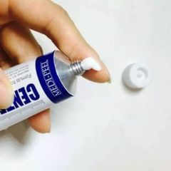 Kem Hỗ Trợ Cải Thiện Mụn Centella Mezzo Cream Medi Peel - Chiết Xuất Rau Má, Ngăn Ngừa Mụn, Phục Hồi Da, Dưỡng Ẩm 30ml