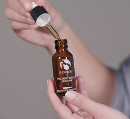 Serum IS Clinical Pro-Heal Advance 30ml - Giảm Mụn và Phục Hồi Da, Vitamin C và Retinol cho Da Mụn Chuyên Sâu, An Toàn