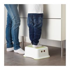 Ghế chống trượt nhà tắm Ikea Forsiktig - An toàn và tiện lợi cho bé, chất liệu nhựa Polypropylene, dễ sử dụng trong nhà bếp và phòng tắm.