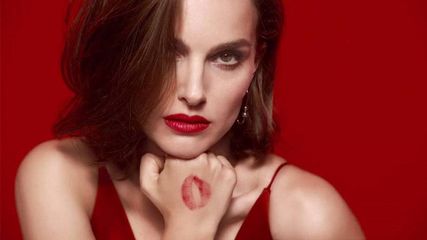 Son thỏi lì Dior Rouge 999 Matte - Màu đỏ thuần quyến rũ, bám lâu đến 8 tiếng, sản phẩm cao cấp từ Pháp cho đôi môi quyến rũ hoàn hảo.