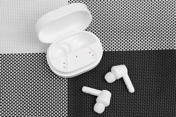 Tai nghe Bluetooth True Wireless SoundPEATS Q - Thiết kế gọn nhẹ, Kết nối Bluetooth 5.0, Thời gian sử dụng 21 giờ - Giá tốt!