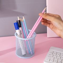 Cốc cắm bút kim loại Deli 9153 - Thiết kế nhỏ gọn, bền chắc, phù hợp cho văn phòng và học tập, nhiều màu sắc cá tính