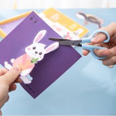 Bộ dụng cụ thủ công Deli 74823 - Kéo và 100 tờ giấy hình thú ngộ nghĩnh cho bé phát triển sáng tạo và kỹ năng cắt dán