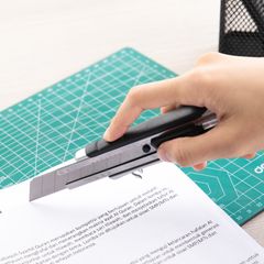 Dao Rọc Giấy Deli E2057 - 8 Lưỡi Tách Rời, Thép Hợp Kim SK5, Thiết Kế Thời Trang, Dụng Cụ Văn Phòng Tiện Lợi