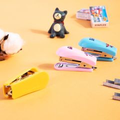 Dập Ghim Mini 10 Deli Superwings E0249 - Tiện Dụng, Hình Ảnh Bắt Mắt, Hộp Ghim Kèm Theo - Phù Hợp Học Sinh, Sinh Viên