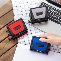 Máy đục lỗ 15 tờ Deli E0105 - Thiết kế tiện dụng, lưỡi kim loại sắc bén và tay cầm thoải mái cho văn phòng phẩm chất lượng cao
