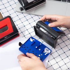 Máy đục lỗ 15 tờ Deli E0105 - Thiết kế tiện dụng, lưỡi kim loại sắc bén và tay cầm thoải mái cho văn phòng phẩm chất lượng cao