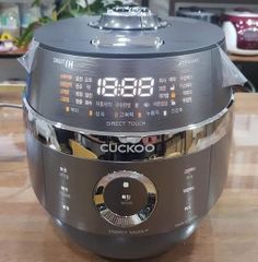 Nồi cơm điện cao tần Cuckoo CRP-JHTR1010FD 1.8L - Công nghệ áp suất kép Twin Pressure, nấu chín đều, hương vị thơm ngon, tiết kiệm dinh dưỡng.