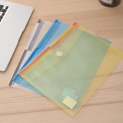 Túi Hồ Sơ A4 Deli E5504 - Chống Thấm Nước, Bảo Vệ Tài Liệu, Chất Liệu PP Mịn, Nút Bấm Cao Cấp, Đa Dạng Màu Sắc