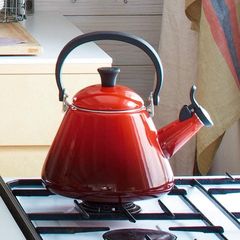 Ấm Đun Nước Le Creuset Kone 1.6L - Thiết Kế Cổ Điển, Thép Carbon Cao Cấp, Dễ Dàng Sử Dụng, Màu Sắc Tươi Sáng Cho Bếp Nhà Bạn