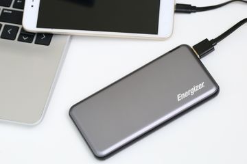 Pin sạc dự phòng Energizer UE10046 10.000 mAh Polymer - 2 cổng USB, thiết kế gọn nhẹ, sạc nhanh cho điện thoại và thiết bị di động