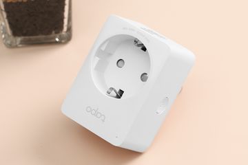 Ổ Cắm Wifi Thông Minh TP-Link Tapo P100 - Điều Khiển Từ Xa Qua Ứng Dụng, Tương Thích Alexa & Google Assistant, Thiết Kế Nhỏ Gọn 2300W